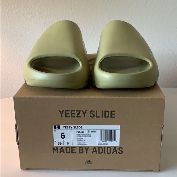 Yeezy Slides Resin Men’s size 6/ women’s 7